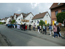 Bittprozession um den Kleinen Berg an Pfingstmontag (Foto: Karl-Franz Thiede)
